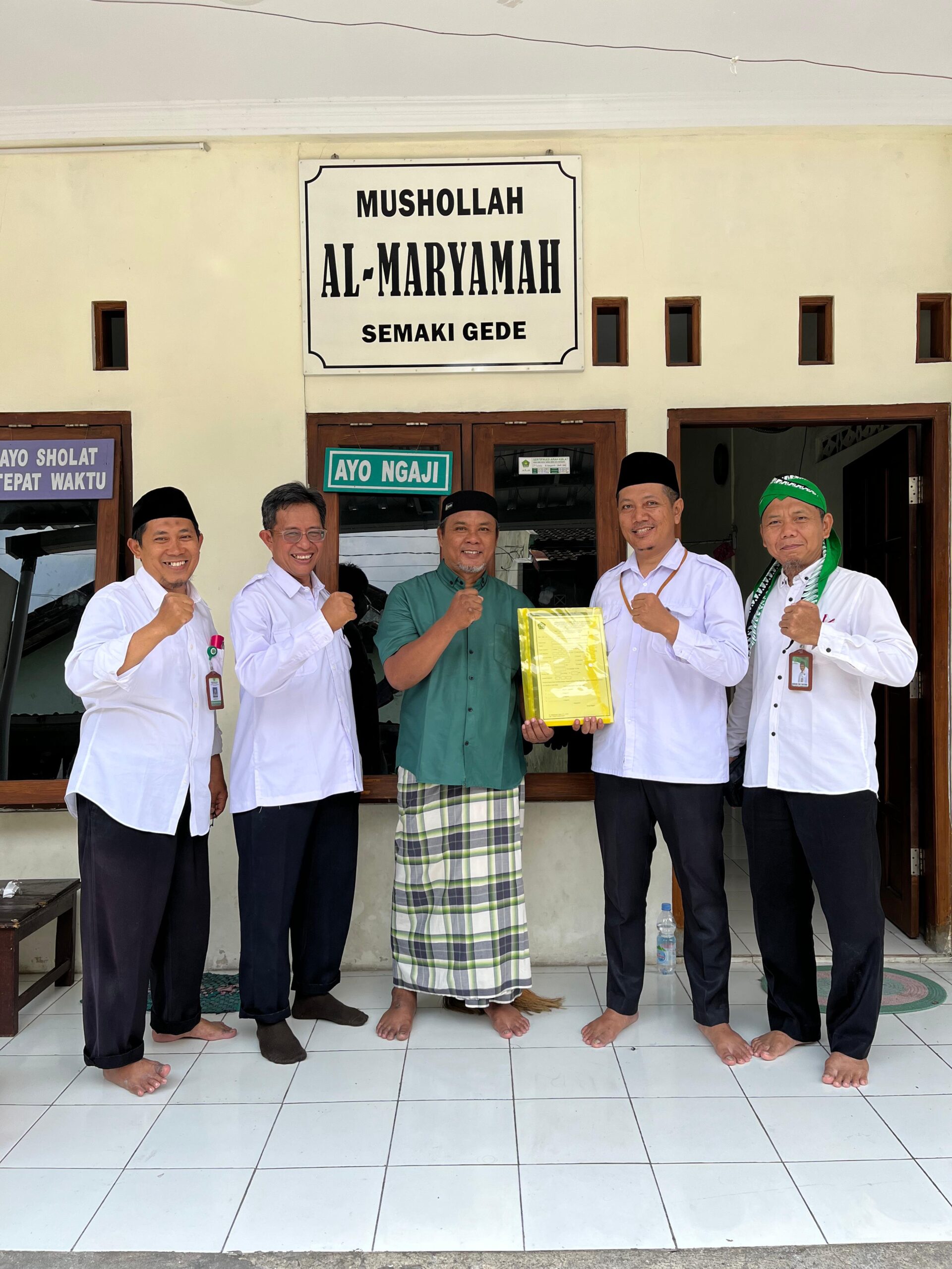 KUA Umbulharjo Laksanakan Pengukuran Arah Kiblat di Mushola Al Maryamah Semaki Gede Ukur arah kiblat 7 okt 2025