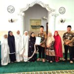 Sambang Masjid At-Taqarub, Penyuluh KUA Umbulharjo Serahkan SKTM Majelis Taklim Husnul Khotimah At Taqorrub