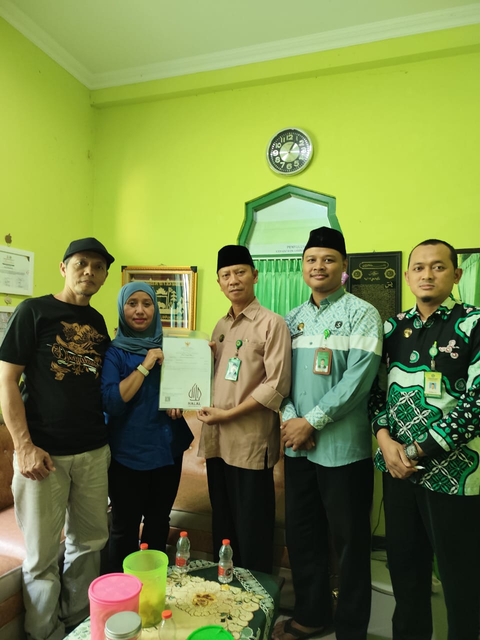Penyerahan sertifikasi halal
