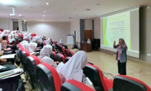 Ngisi keputrian di SMTI Yogyakarta